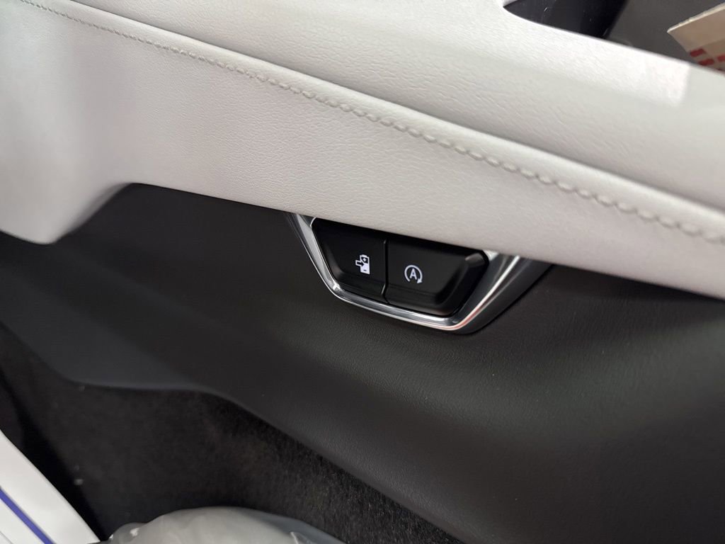 New 2025 Chevrolet Corvette E-Ray image 27