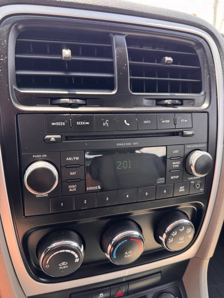 Used 2011 Dodge Caliber Mainstreet FWD image 17
