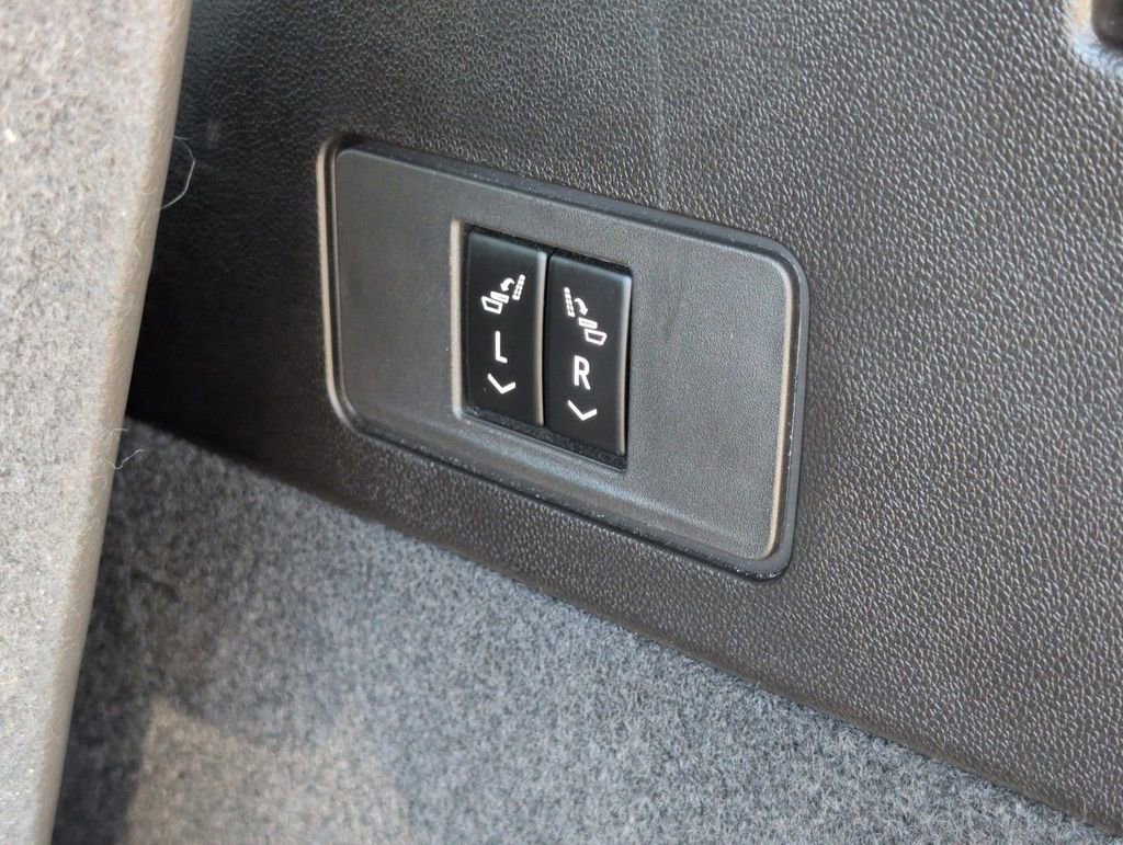 Certified 2023 Cadillac XT6 Luxury image 28