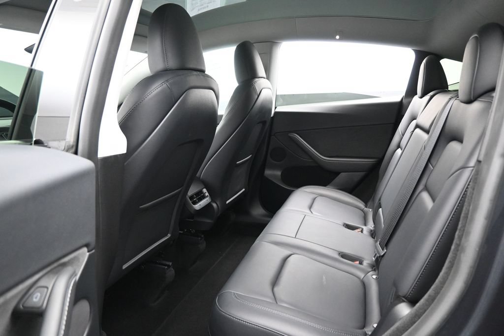 Used 2024 Tesla Model Y 2WD image 31