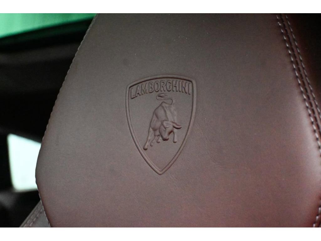 Used 2025 Lamborghini Urus SE image 60