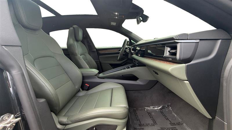 Used 2024 Porsche Macan 4 Electric AWD/4WD image 17
