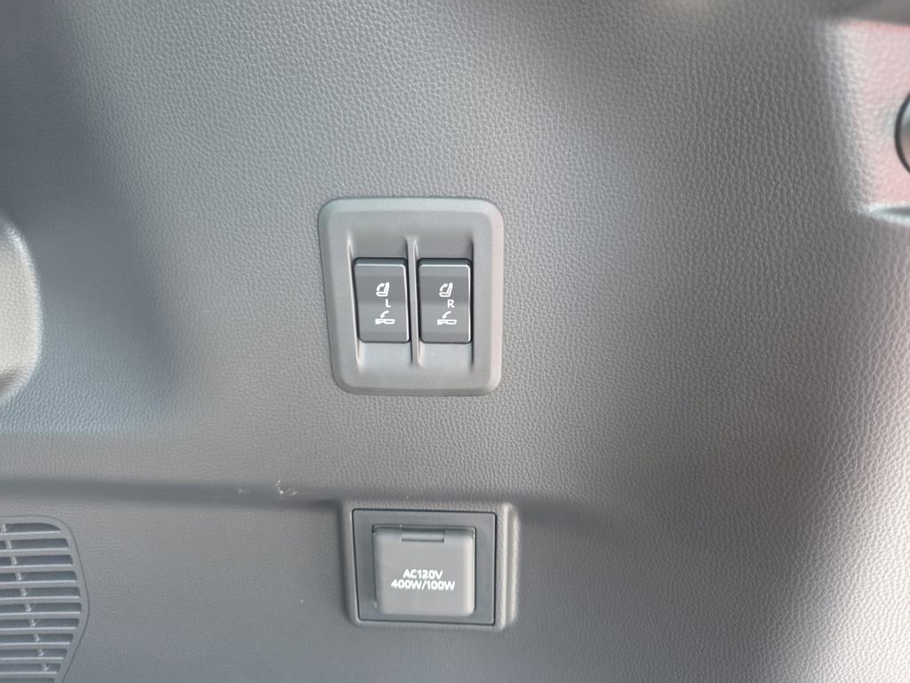 Used 2025 Lexus GX 550 w/ Accessory Package (Z1) image 37