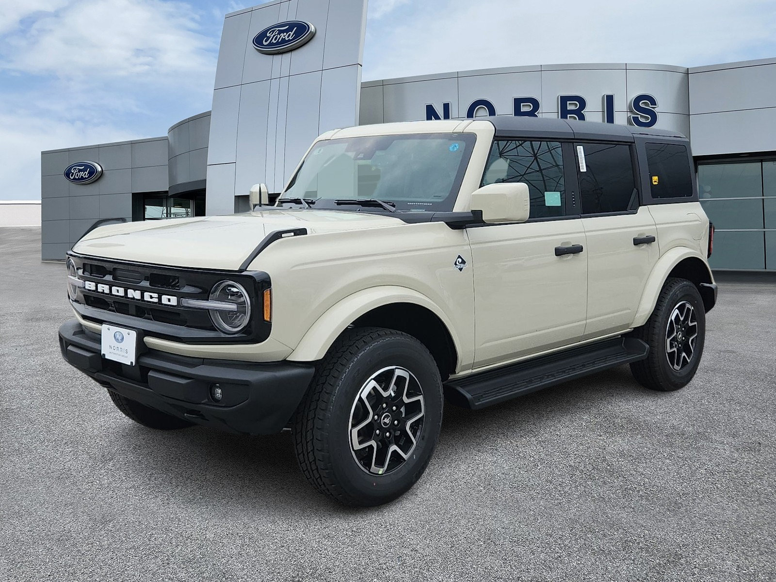 New 2026 Ford Bronco Outer Banks AWD/4WD image 2