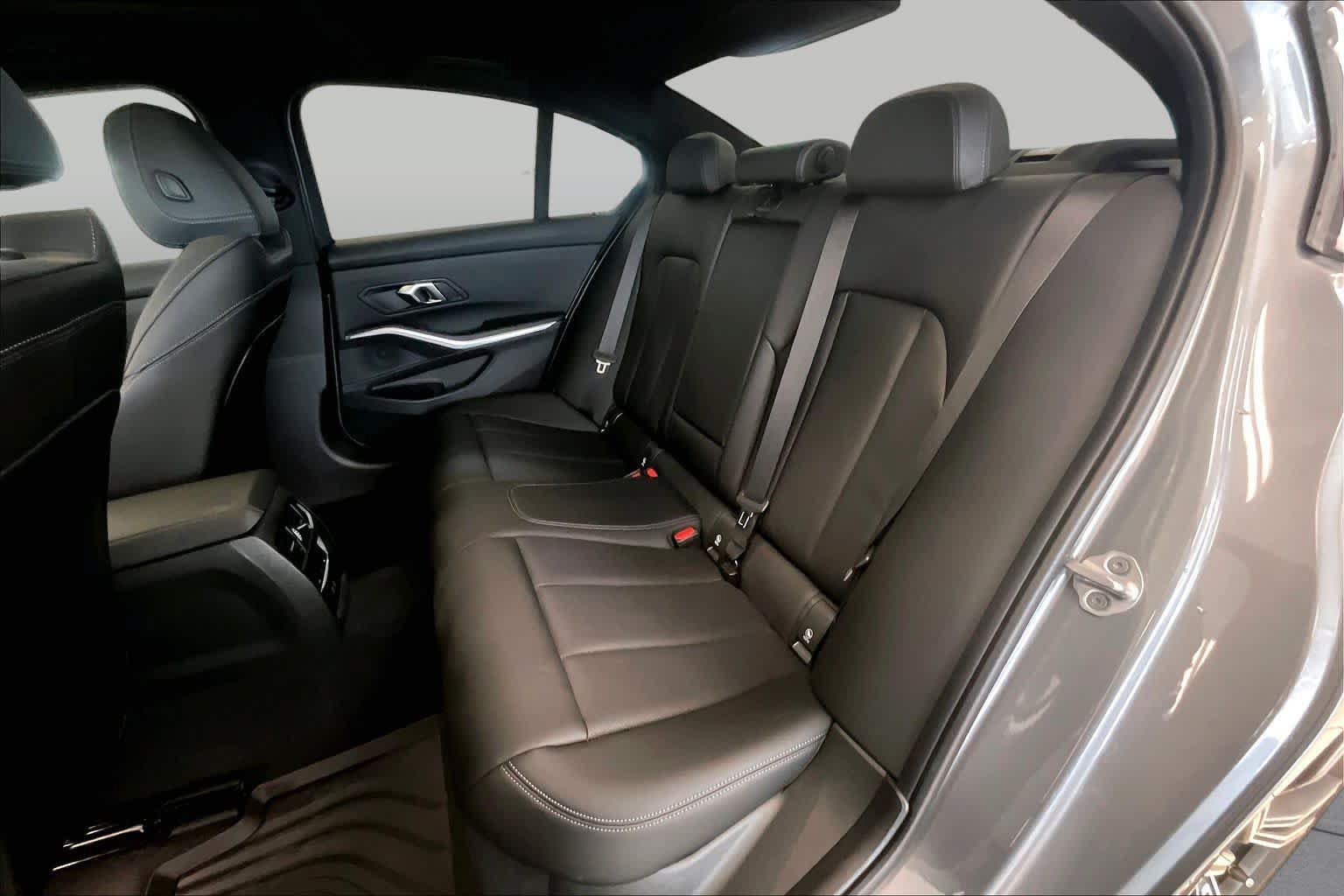 Used 2024 BMW 330i Sedan w/ Premium Package RWD image 17
