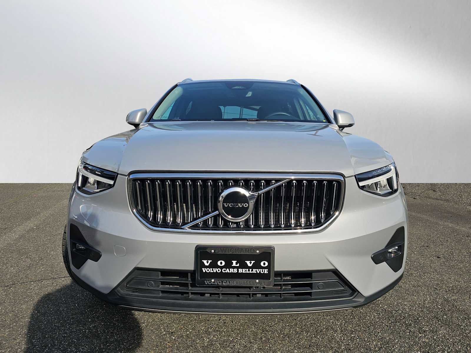 Used 2023 Volvo XC40 B4 Plus w/ Protection Package Premier image 2