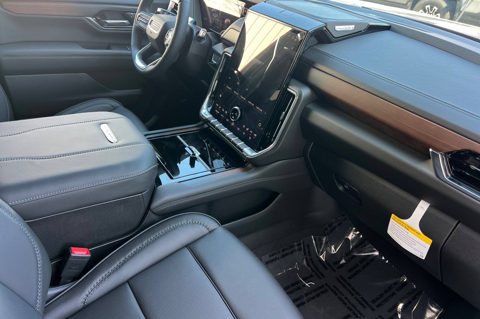 New 2026 GMC Yukon Denali w/ Denali Reserve Package AWD/4WD image 16