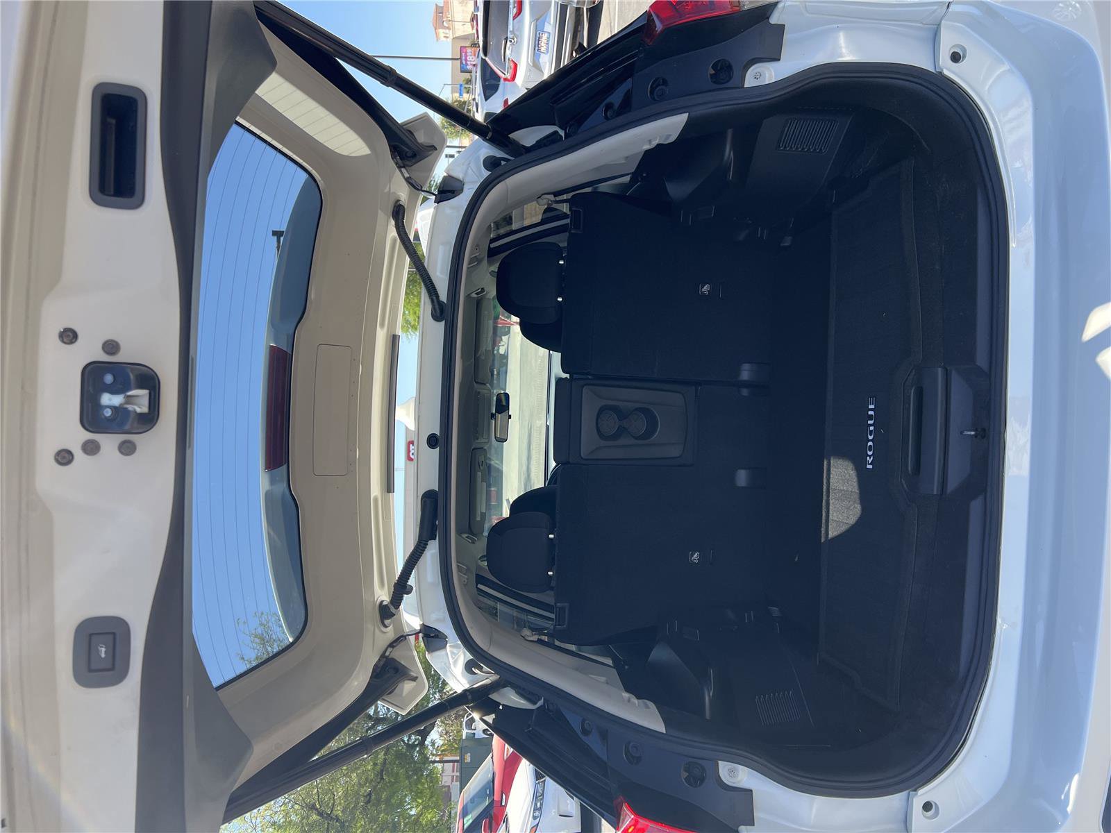 Used 2018 Nissan Rogue SV w/ Premium Package AWD/4WD image 14