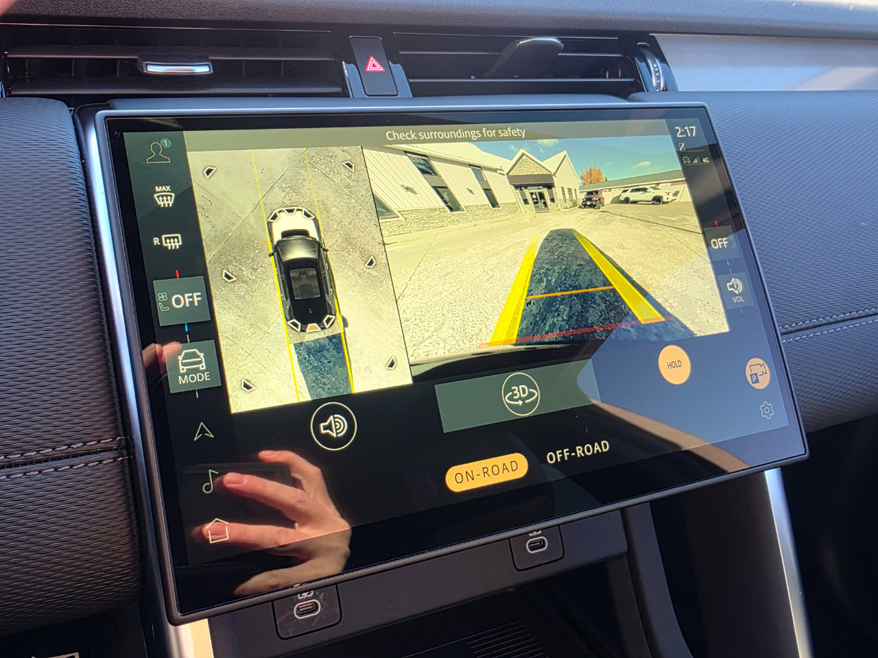 Used 2024 Land Rover Discovery Sport Dynamic SE image 5