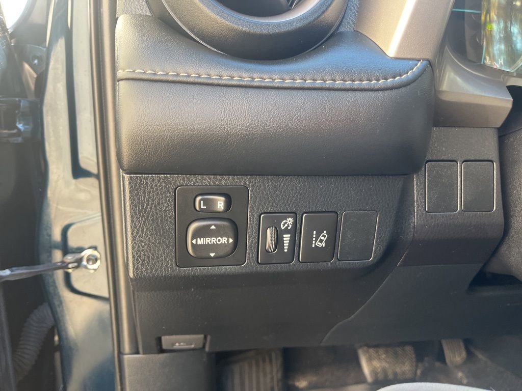 Used 2018 Toyota RAV4 XLE image 18