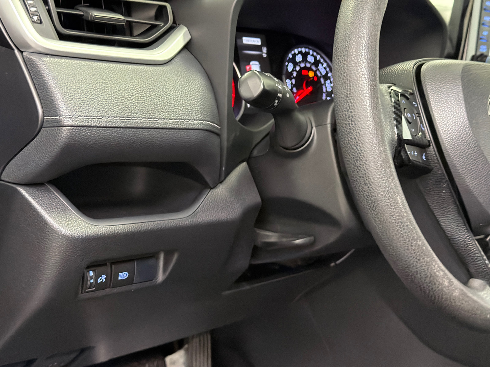 Used 2019 Toyota RAV4 XLE w/ All Weather Liner Package AWD/4WD image 17
