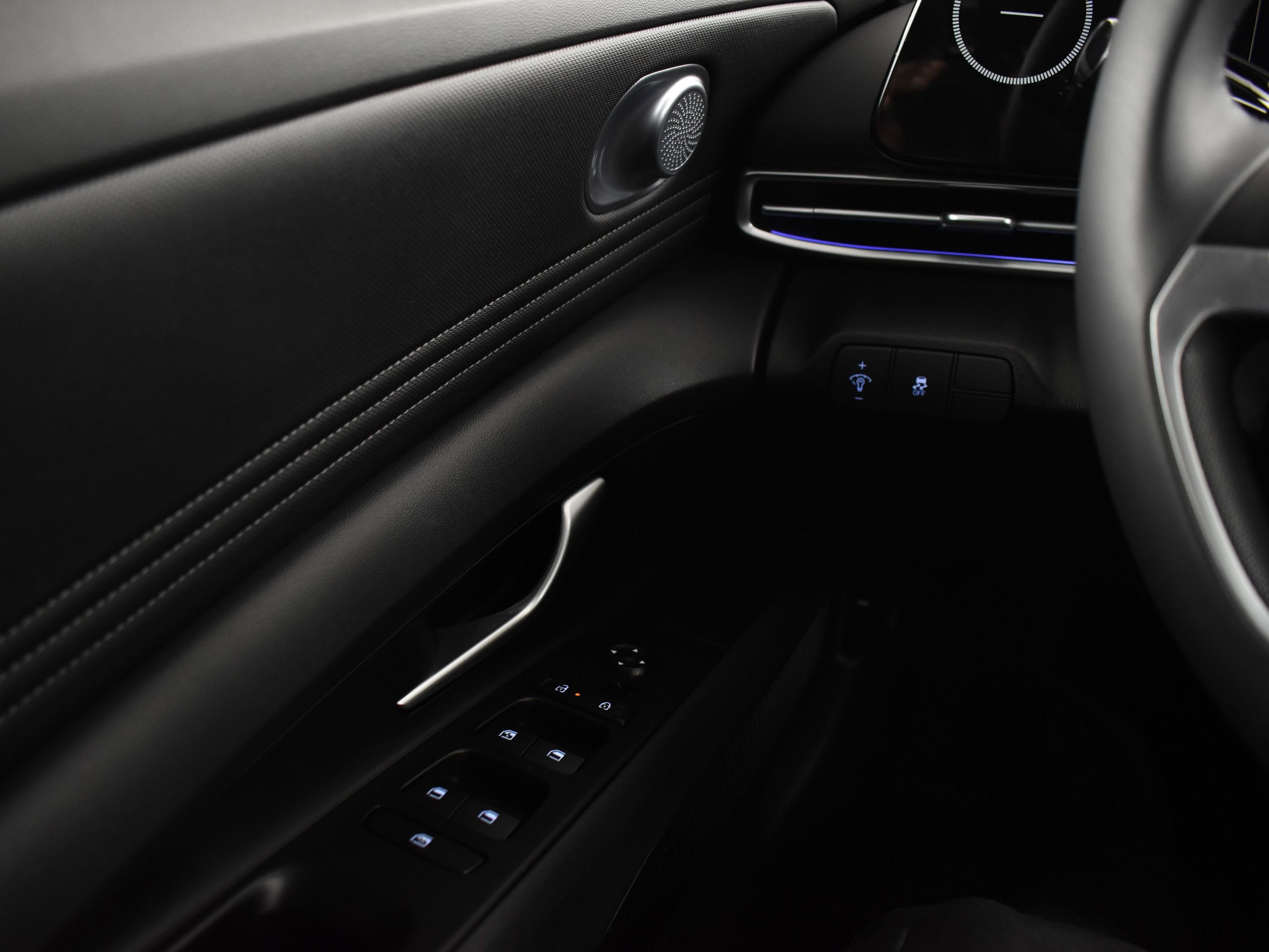 Used 2025 Hyundai Elantra SEL image 46