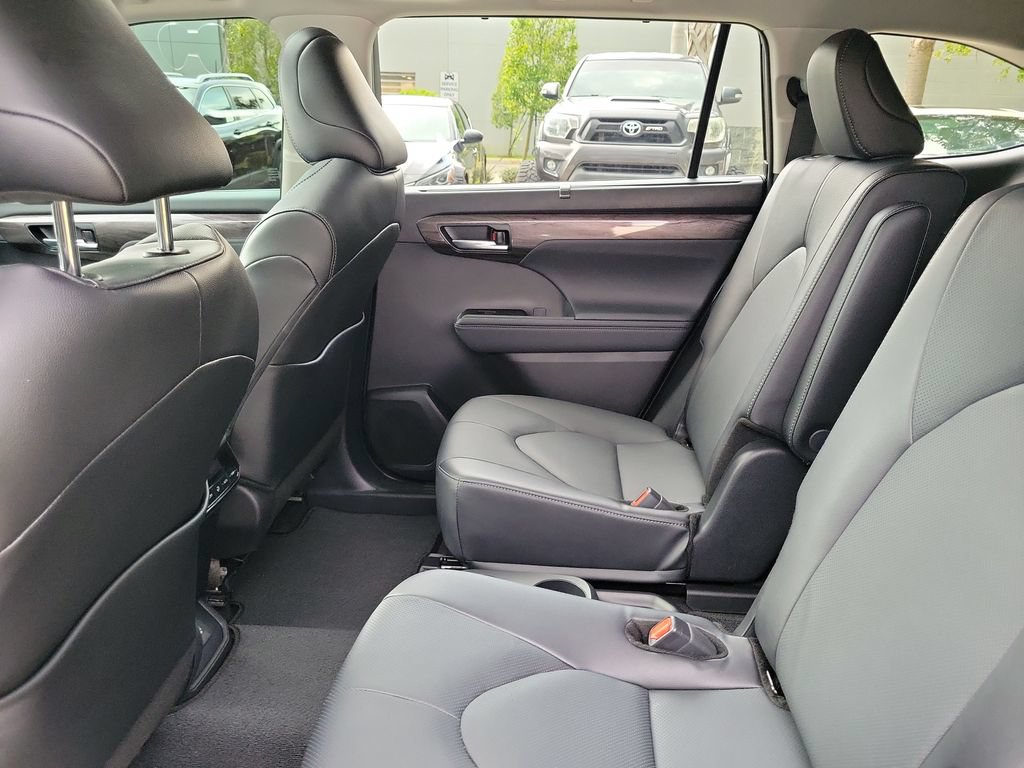 Certified 2026 Toyota Highlander Limited AWD/4WD image 24