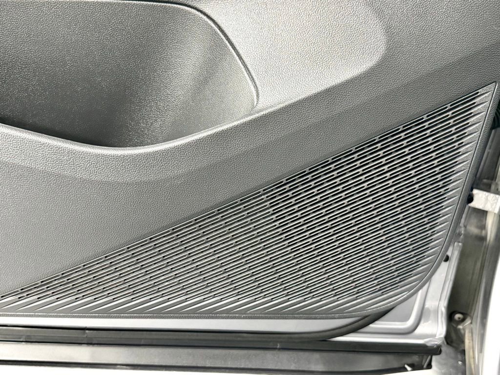 Used 2025 Volkswagen Atlas Cross Sport SE image 19