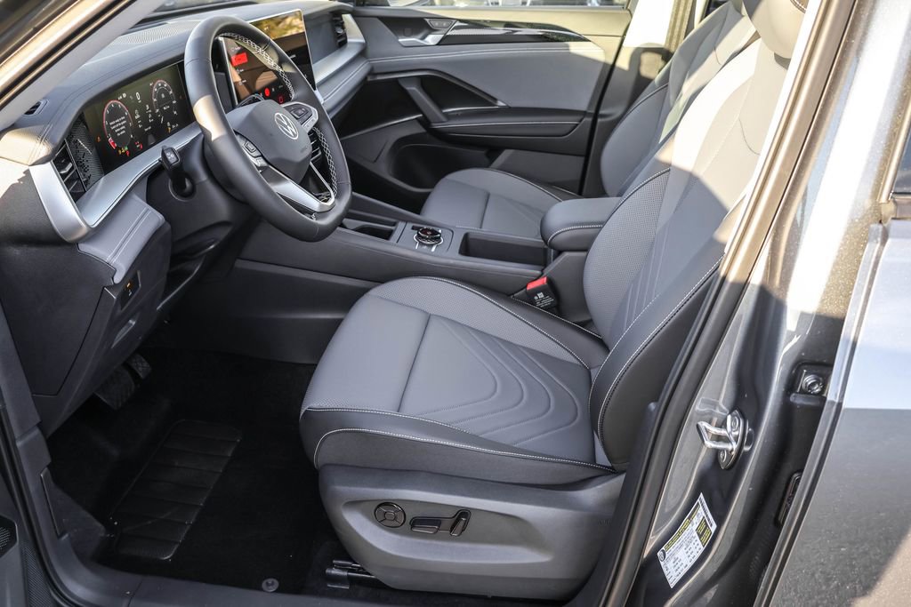 New 2026 Volkswagen Tiguan SE image 22