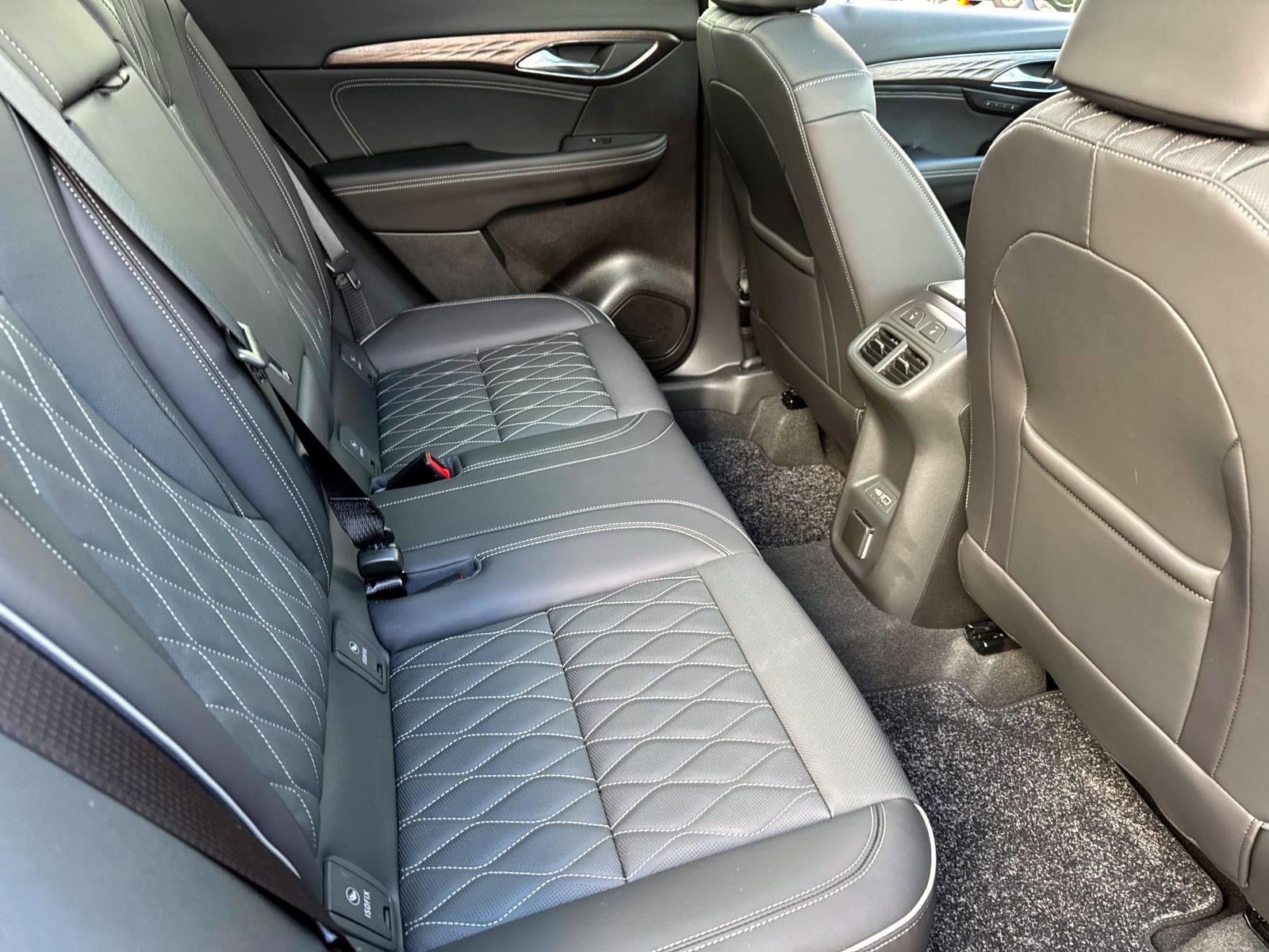 Certified 2023 Buick Envision Avenir image 9