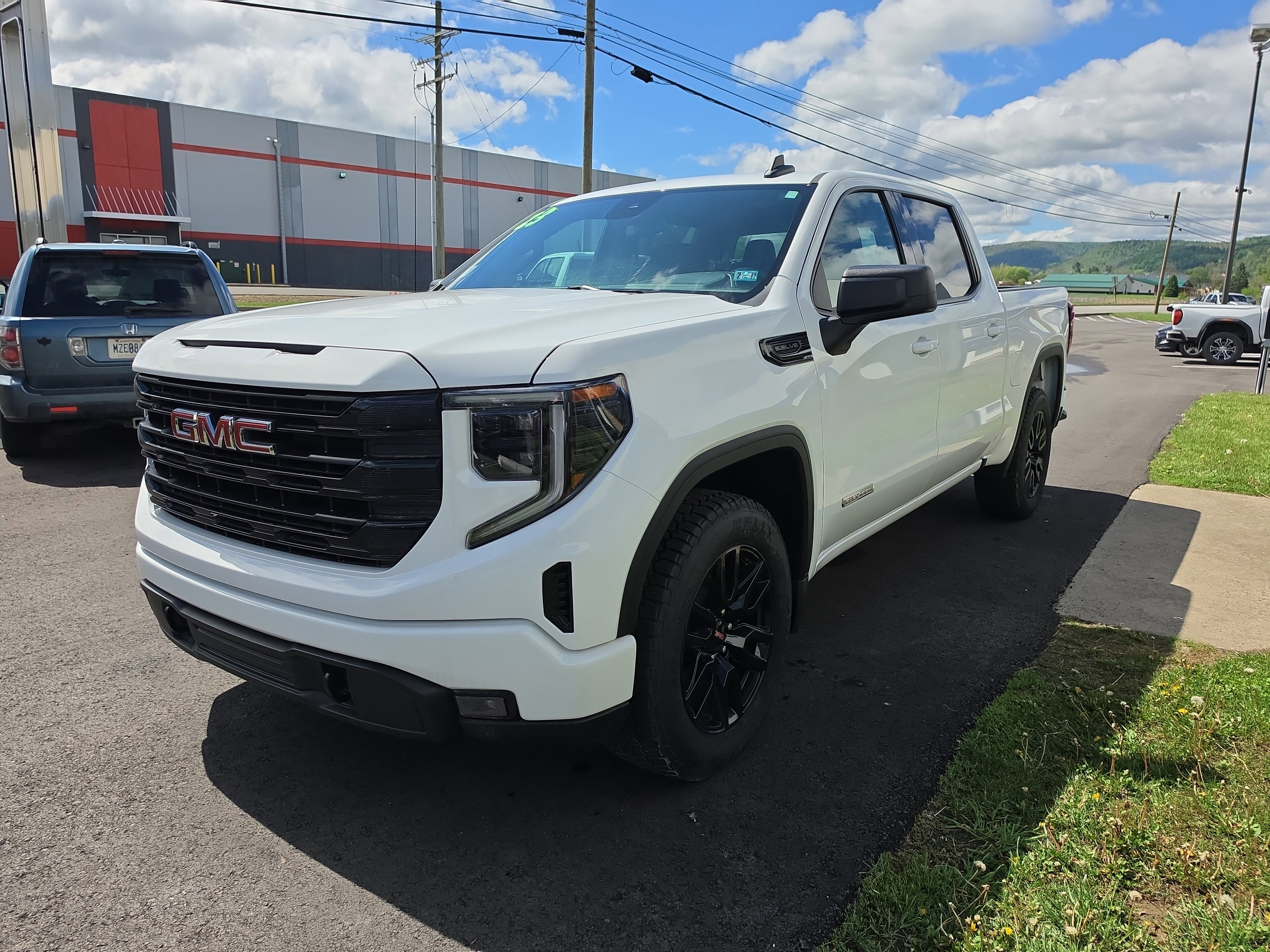 Used 2023 GMC Sierra 1500 Elevation RWD image 8