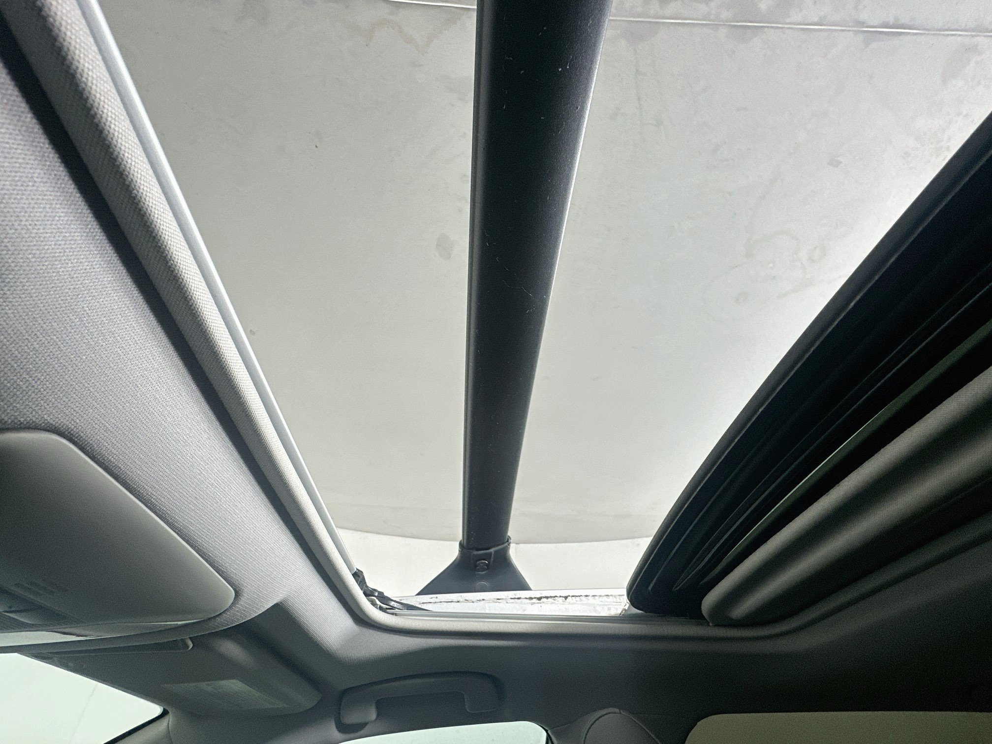 Used 2019 Toyota RAV4 Limited w/ Cold Weather Package FWD image 27