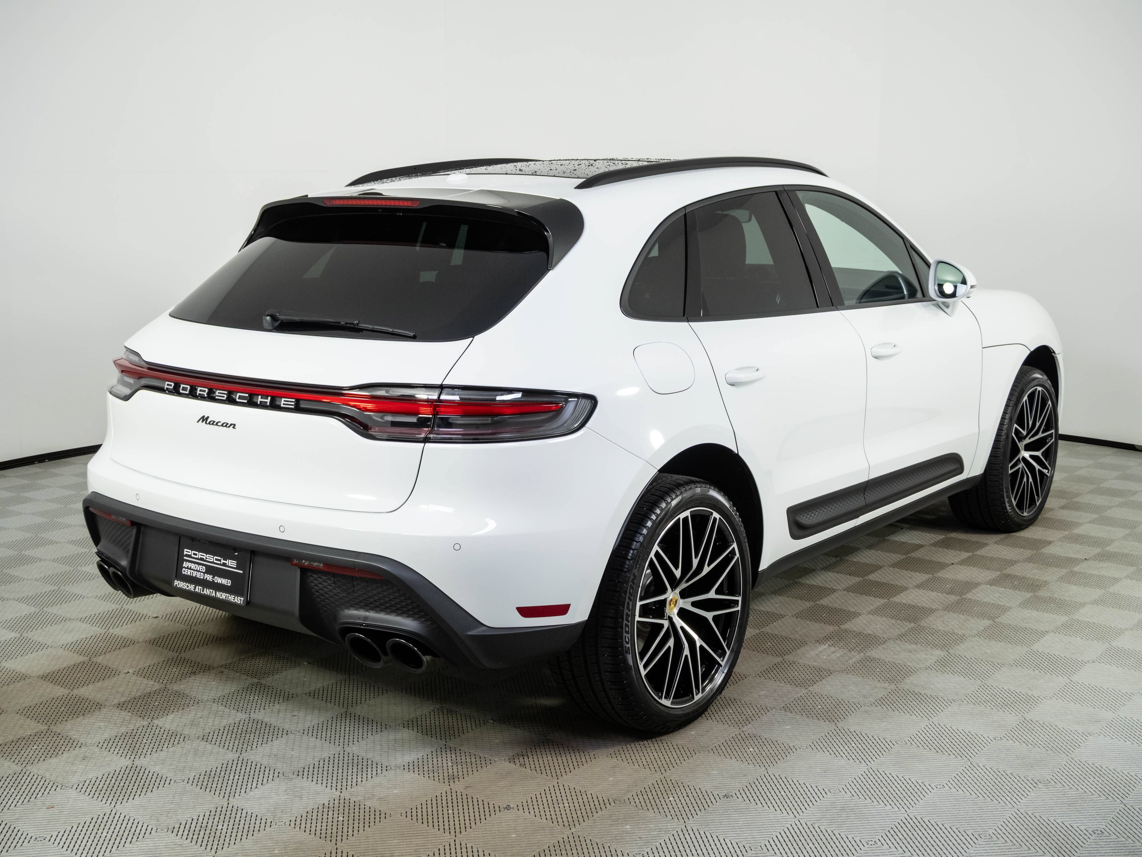 Certified 2026 Porsche Macan AWD/4WD image 29