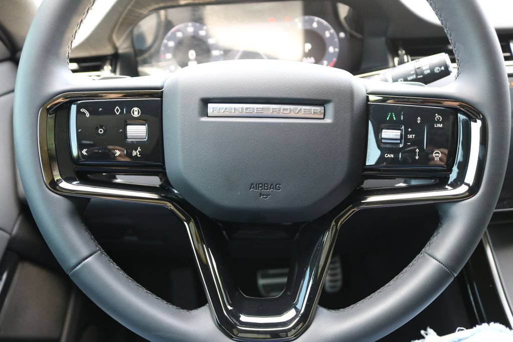 Used 2025 Land Rover Range Rover Evoque Dynamic SE AWD/4WD image 23
