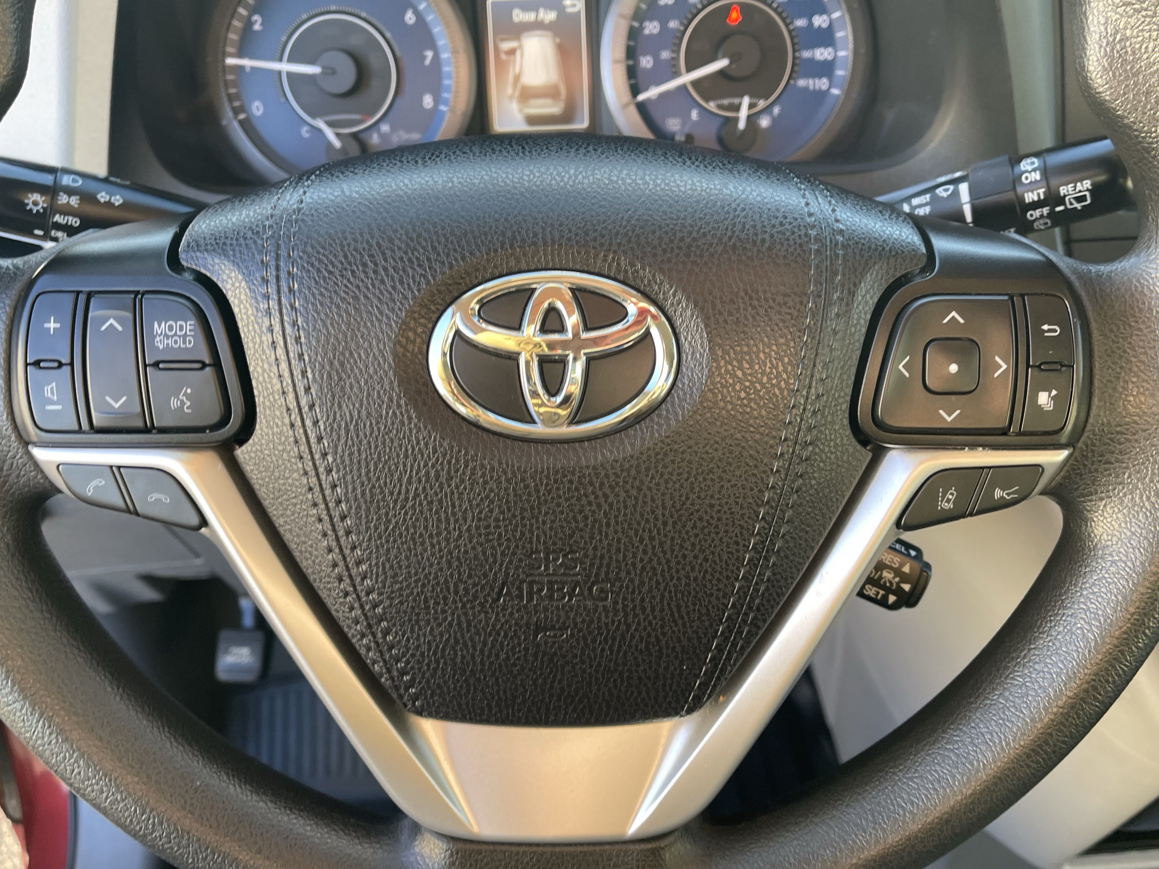 Used 2020 Toyota Sienna LE w/ LE Preferred Package FWD image 19