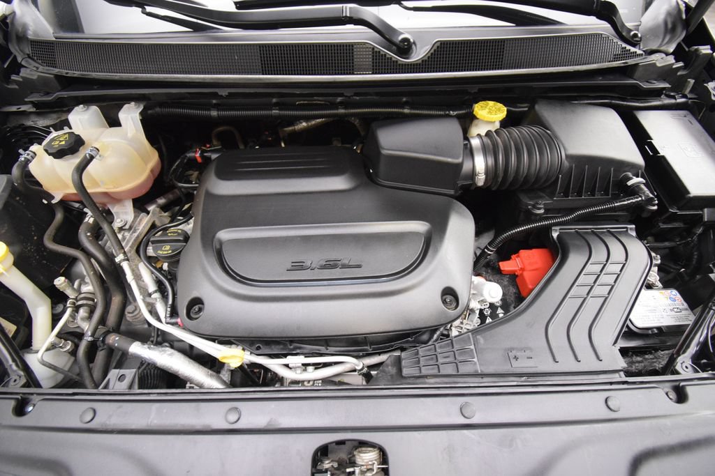 Used 2023 Chrysler Pacifica Touring-L FWD image 28