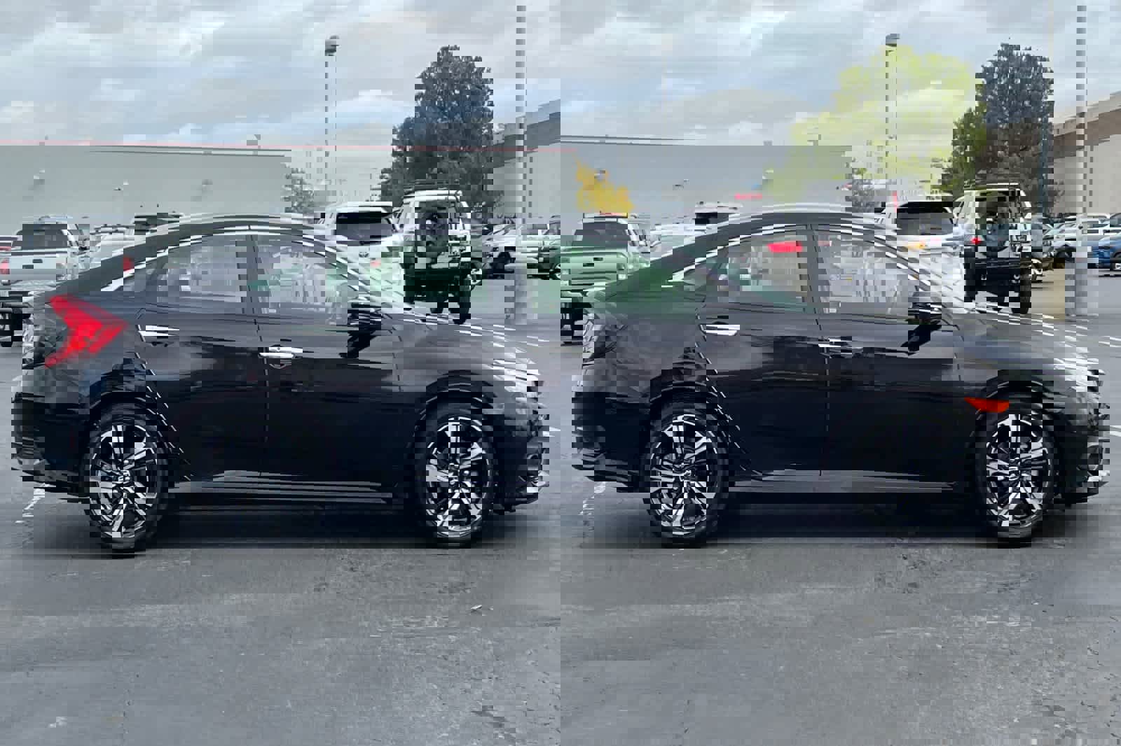 Used 2018 Honda Civic Touring image 6