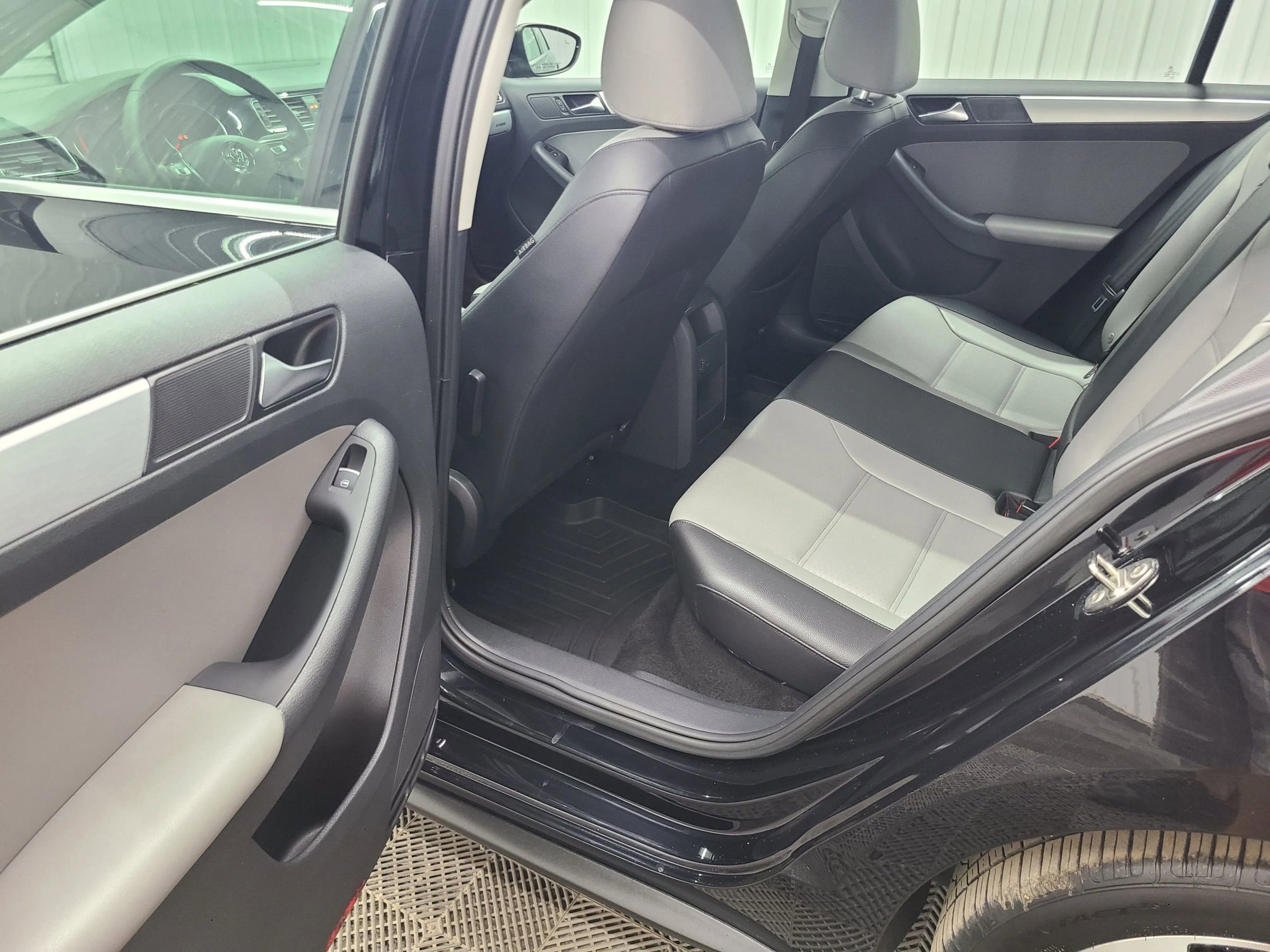 Used 2016 Volkswagen Jetta SEL Premium image 36