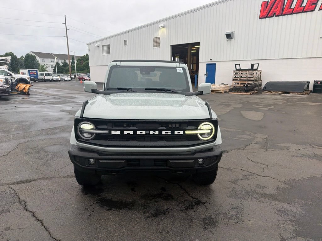 Used 2023 Ford Bronco Outer Banks AWD/4WD image 2