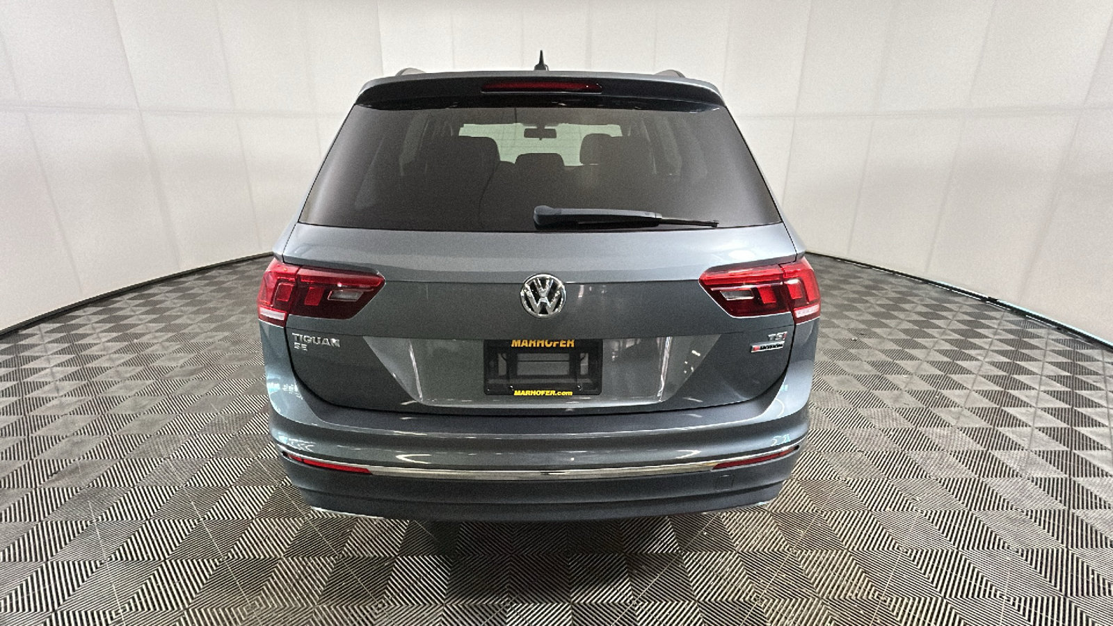 Used 2018 Volkswagen Tiguan SE w/ Panoramic Sunroof Package AWD/4WD image 4