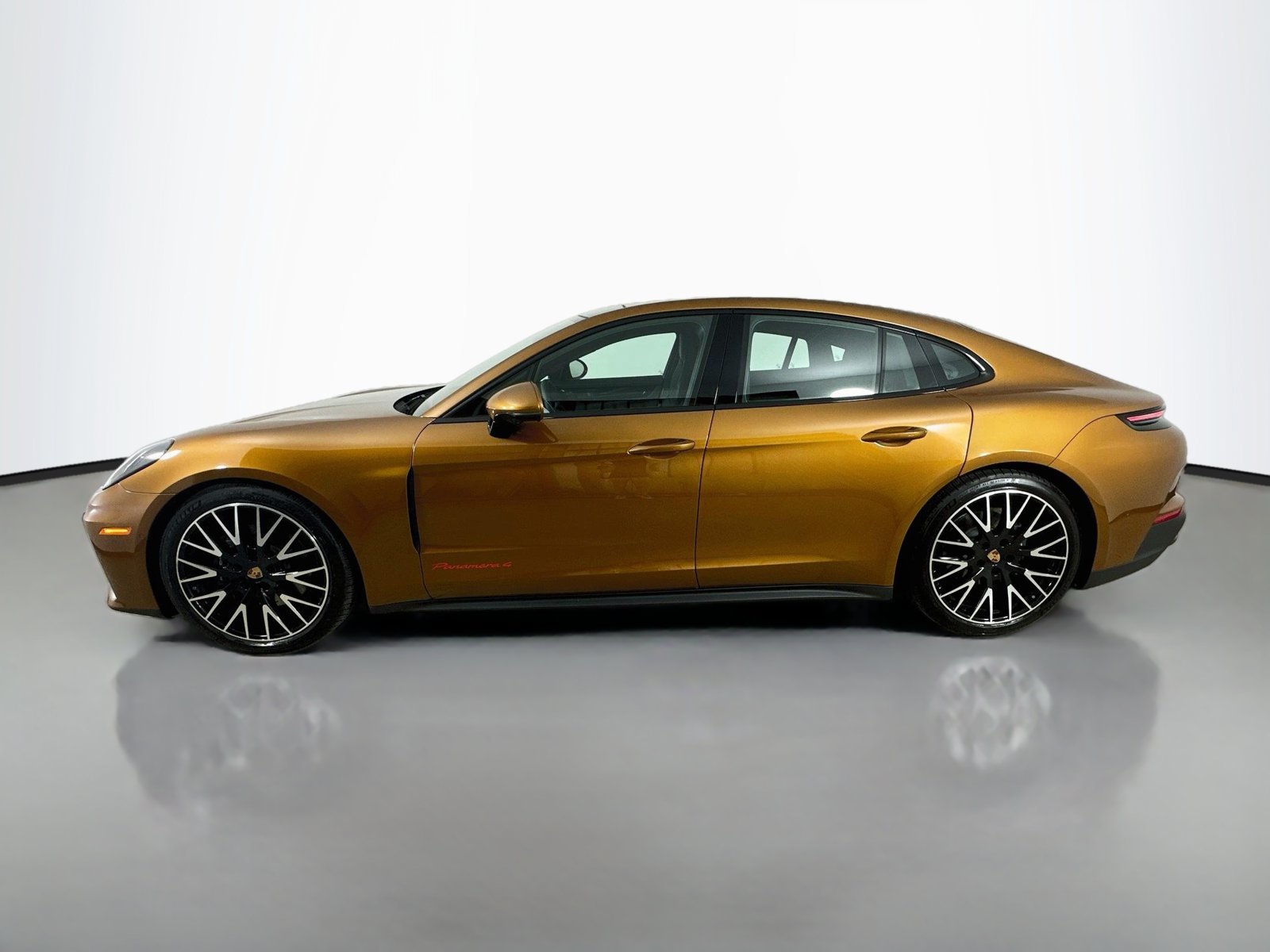 Used 2025 Porsche Panamera 4 w/ Premium Package AWD/4WD image 8