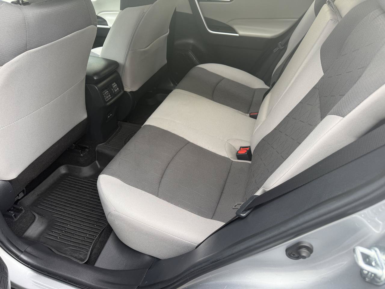 Used 2025 Toyota RAV4 XLE FWD image 13