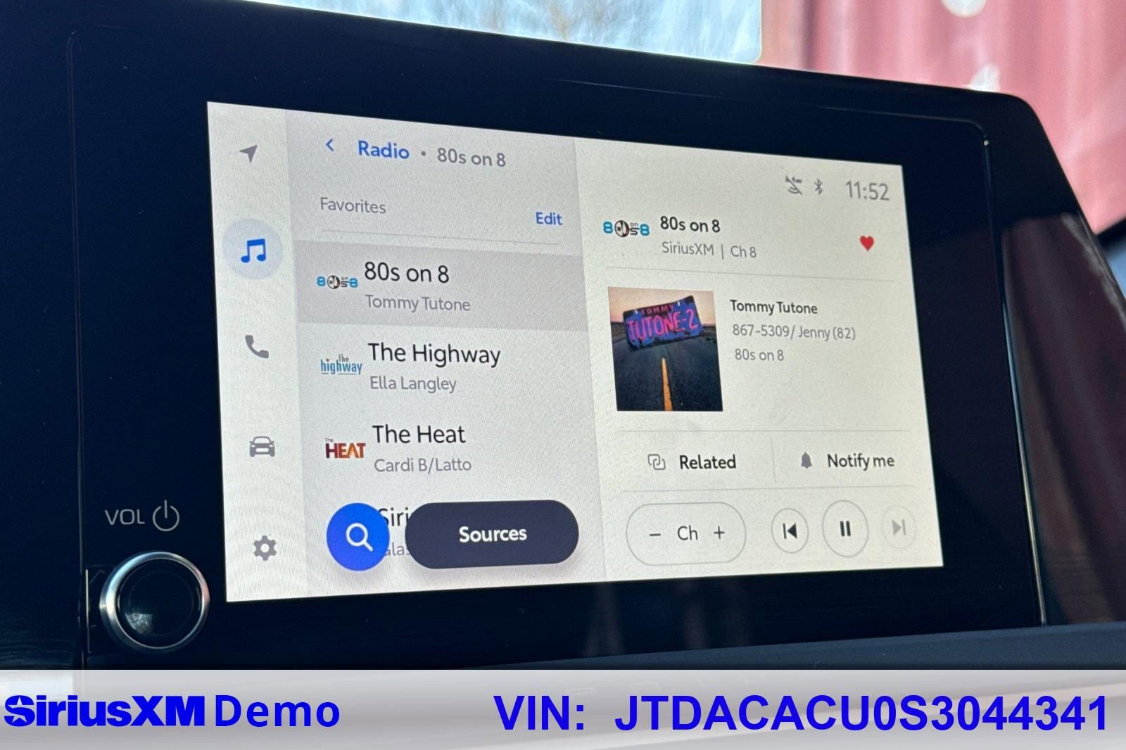 Used 2025 Toyota Prius Plug-In Hybrid image 30