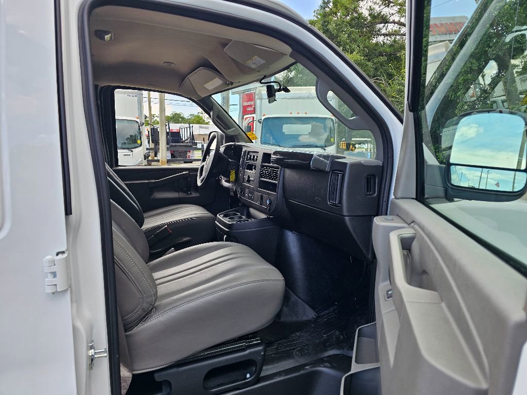 New 2025 GMC Savana 2500 Extended w/ Driver Convenience Package RWD image 18