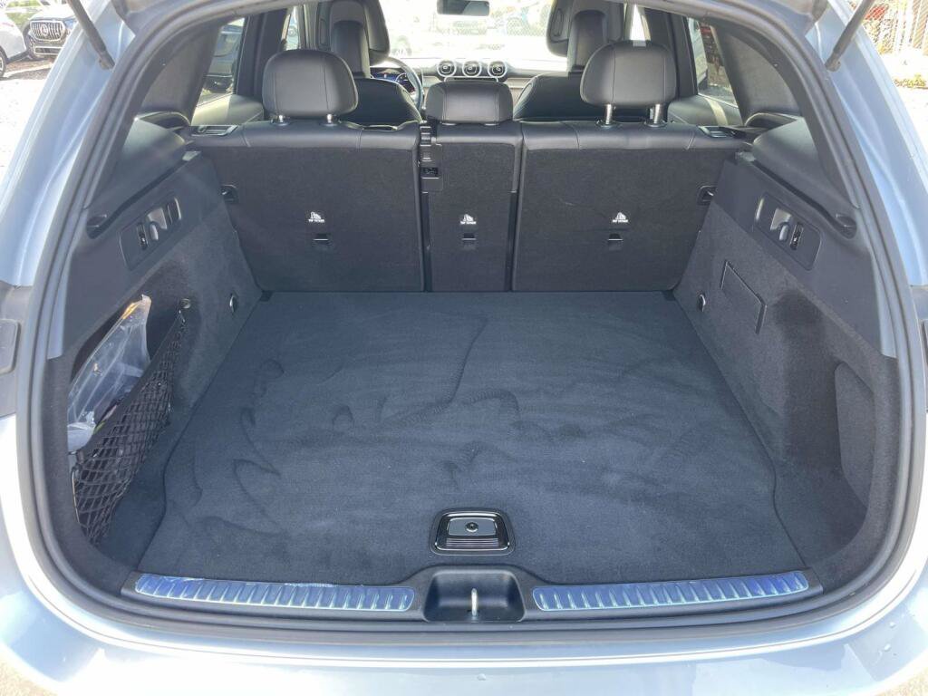 Used 2024 Mercedes-Benz GLC 300 4MATIC image 17
