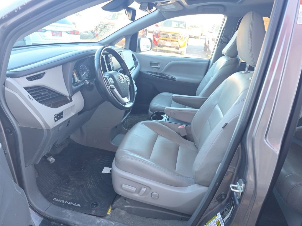 Used 2019 Toyota Sienna XLE w/ XLE Navigation Package image 15