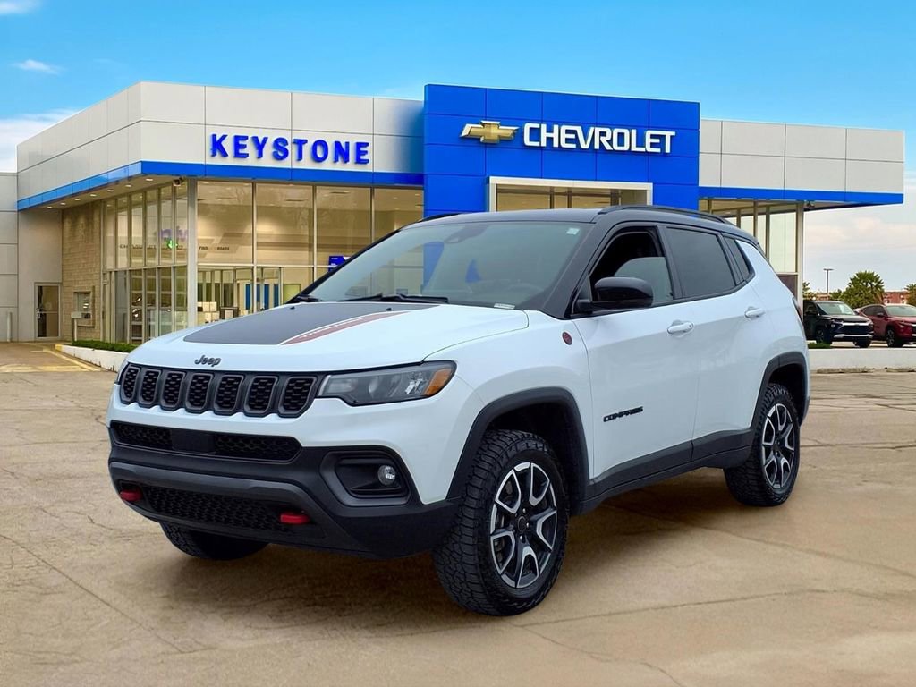 Used 2025 Jeep Compass Trailhawk AWD/4WD image 3