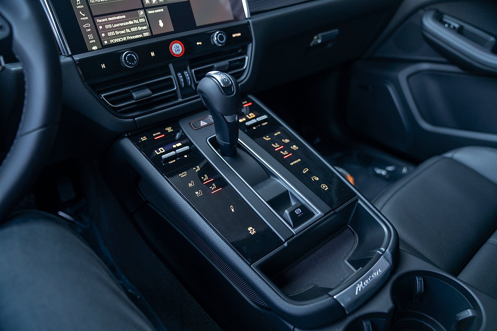 Certified 2026 Porsche Macan Turbo AWD/4WD image 14