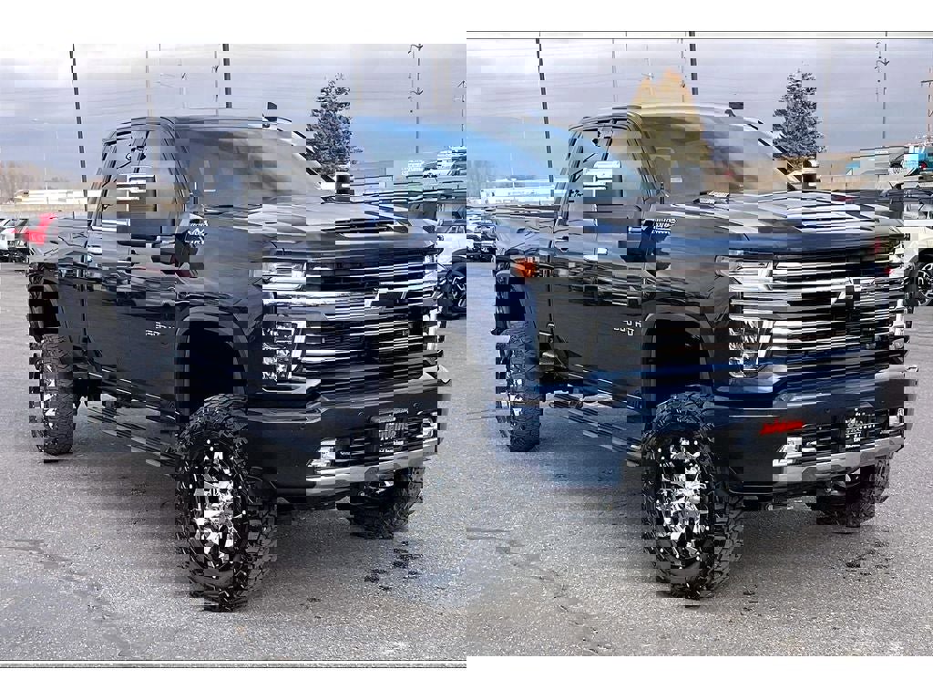 Used 2022 Chevrolet Silverado 3500 High Country w/ Z71 Off-Road Package image 2