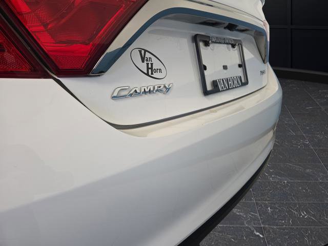 Used 2017 Toyota Camry XSE image 32