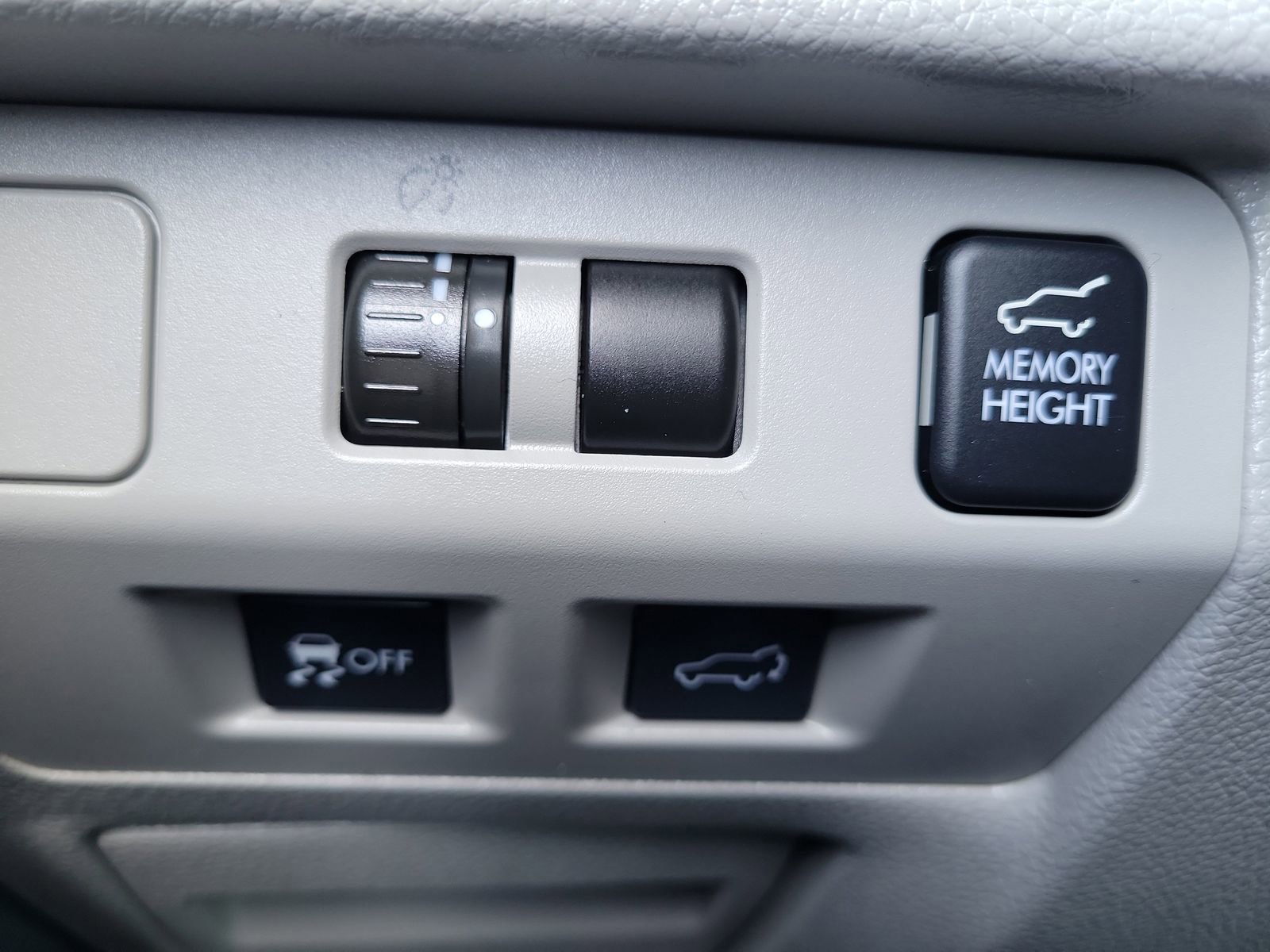 Used 2015 Subaru Forester 2.5i Touring w/ Eyesight & Navigation System AWD/4WD image 19