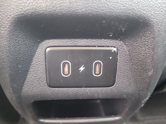 Used 2025 Hyundai Venue SEL FWD image 14