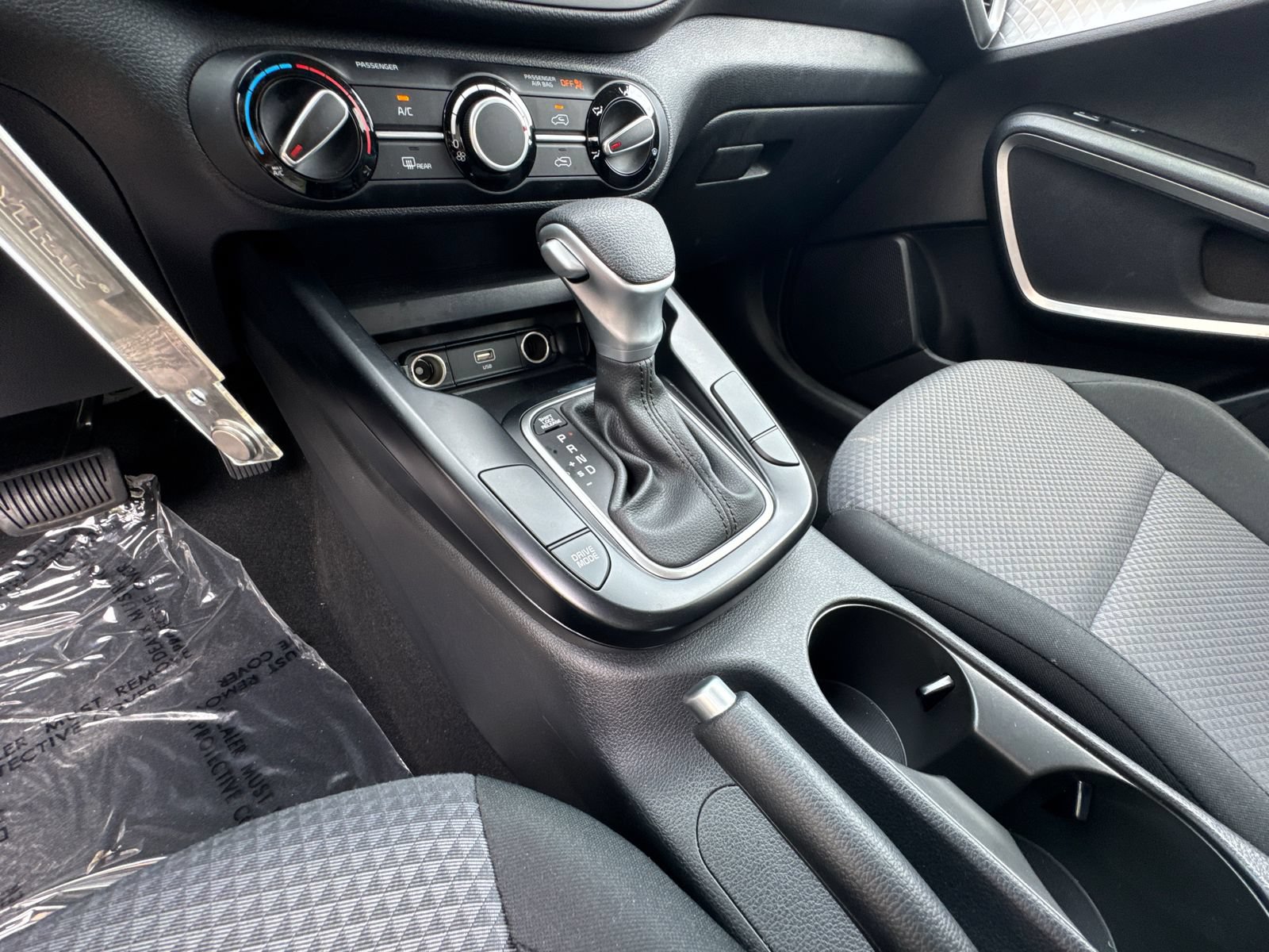 Used 2025 Kia Soul LX w/ LX Technology Package FWD image 29