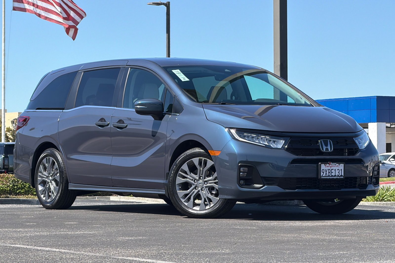 Used 2026 Honda Odyssey Touring image 2