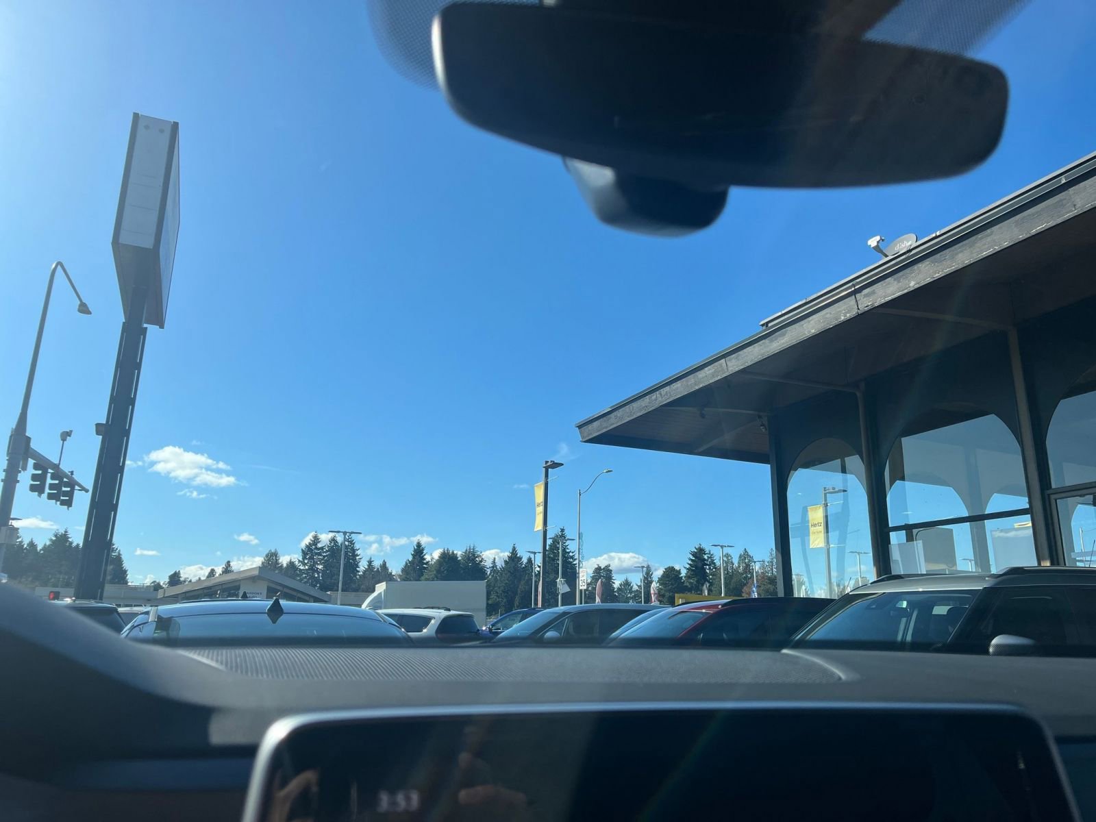 Used 2025 Volkswagen Atlas Cross Sport SE image 17