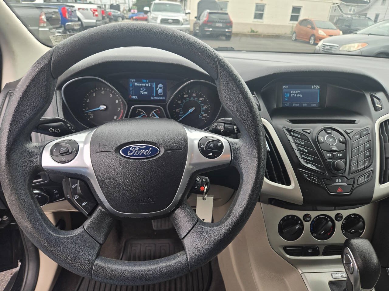 Used 2014 Ford Focus SE w/ SE Winter Package FWD image 16
