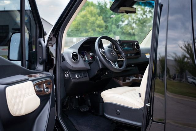 Used 2023 Mercedes-Benz Sprinter 3500 image 3