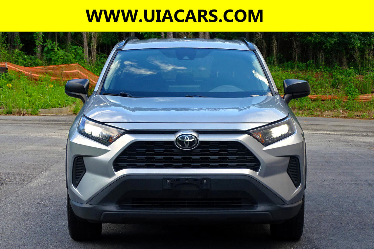 Used 2020 Toyota RAV4 LE image 4