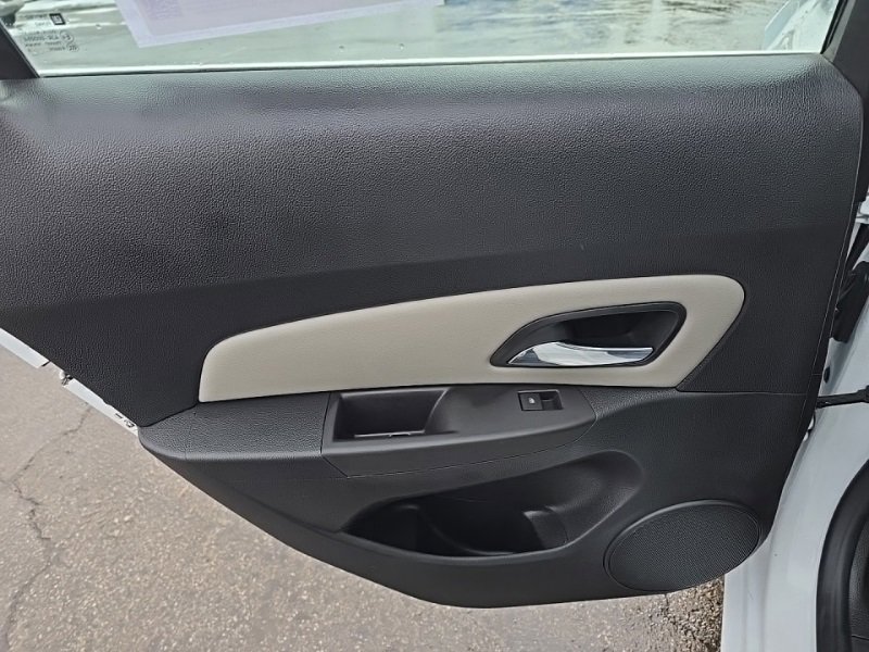 Used 2016 Chevrolet Cruze LT w/ Technology Package image 23