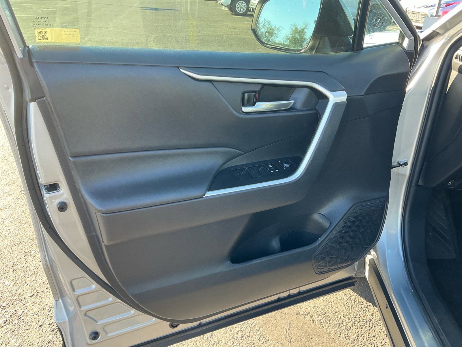 Used 2021 Toyota RAV4 XLE w/ Carpet Mat Package (TMS) image 13